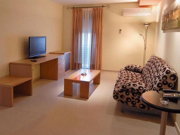 Macami Hotel 2*